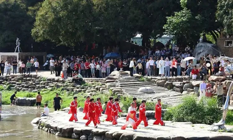 “茶的灵魂仿佛被唱了出来” 安溪金谷溪岸打造“五一”限定浪漫