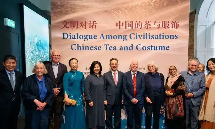 “文明对话—中国的茶与服饰”在伦敦举办
