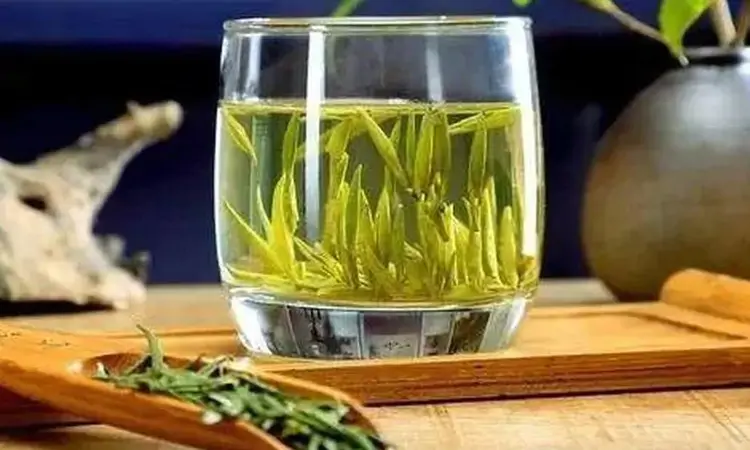 干茶和茶汤均为绿色就是绿茶吗？