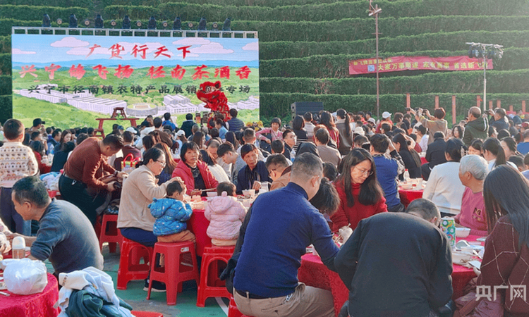“网红村长”带火“鸽茶经济” 径南镇创新展销模式助力“广货行天下”