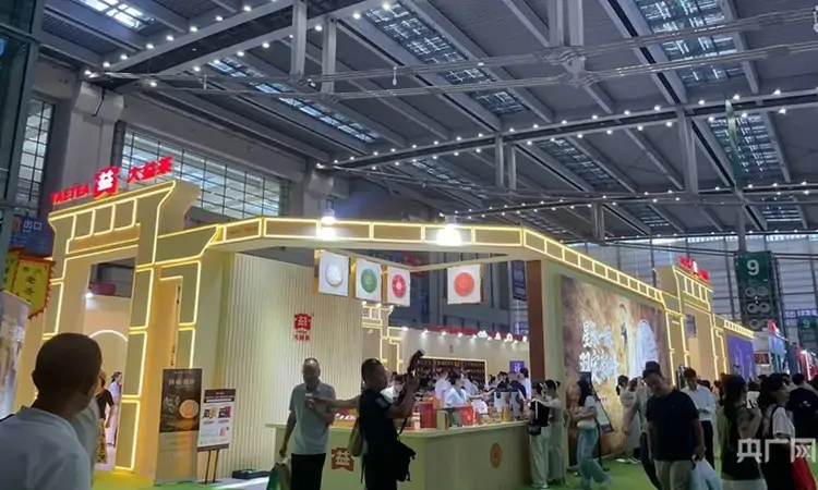 第33届深圳春季茶博会开幕：过去与未来同台共舞，科技与非遗正面交锋